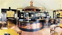 Restaurant U Mansfelda svou atmosférou zřetelně odkazuje k první republice | na serveru Lidovky.cz | aktuální zprávy