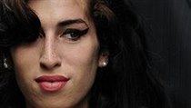 Sama za sebe. Zpěvačka Amy Winehouseová si nikdy nedělala hlavu z toho, co si o ní myslí okolí. Své fanoušky ohromovala hudbou i životním stylem. Winehouseová na snímku z roku 2007. | na serveru Lidovky.cz | aktuální zprávy