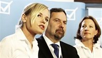 Sjezd Věcí veřejných: zleva Kateřina Klasnová, Radek John a Karolína Peake. | na serveru Lidovky.cz | aktuální zprávy