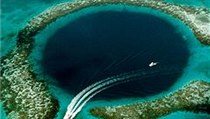 Velká modrá jámu (Great Blue Hole) je součástí Bariéry Belize. | na serveru Lidovky.cz | aktuální zprávy
