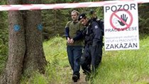 Dál už šel jeden z účastníků blokády v poutech a po svých. Policie ho odvezla na obvodní oddělení. | na serveru Lidovky.cz | aktuální zprávy