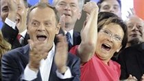 Donald Tusk se raduje z vítězství. | na serveru Lidovky.cz | aktuální zprávy