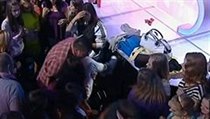 V přímém přenosu Česko Slovenské SuperStar zkolabovala jedna z fanynek poté, co byl vyřazen její oblíbenec. | na serveru Lidovky.cz | aktuální zprávy