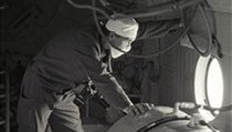 Fotograf Volodymyr Repik pořídil snímky vybuchlého Černobylu z helikoptéry z výšky 25 metrů nad elektrárnou. | na serveru Lidovky.cz | aktuální zprávy
