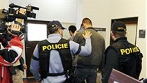 Soud vzal do vazby pět podezřelých z korupce na úřadu v Ústí | na serveru Lidovky.cz | aktuální zprávy