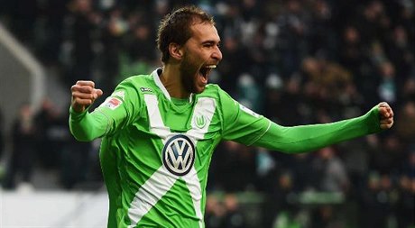 Útoník Wolfsburgu Bas Dost v bundeslize záí.