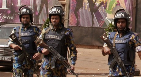 Pi atentátu islamist na noní klub v maliské metropoli Bamako zemelo pt...