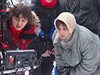 Aneta Langerov (vpravo) s reisrkou Martou Novkovou pi naten filmu 8...