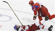 Klíčový moment zápasu - střet Jágra s Ovečkinem. | na serveru Lidovky.cz | aktuální zprávy