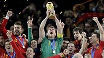 Španělsko - Nizozemsko (Španělé s trofejí). | na serveru Lidovky.cz | aktuální zprávy