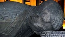 Gruzínské město Gori tajně odstranilo šestimetrovou bronzovou sochu Josifa Stalina | na serveru Lidovky.cz | aktuální zprávy