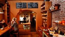 Jako doma. Čerstvé suroviny, dobré víno a jídlo od kuchaře, kterému vidíte přímo pod ruce. | na serveru Lidovky.cz | aktuální zprávy