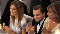 Budoucí manželé? Herec Leonardo DiCaprio se svou přítelkyní modelkou Bar Refaeliovou (vlevo) na slavnostní večeři u příležitosti berlínského filmového festivalu. | na serveru Lidovky.cz | aktuální zprávy