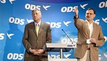Topolánek v těžké defenzivě. Výkonná rada drtivou většinou vyzvala Mirka Topolánka k odstoupení z kandidátky. Za volebního lídra pak takřka jednohlasně zvolila Petra Nečase. | na serveru Lidovky.cz | aktuální zprávy