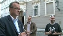 Místopředseda TOP 09 Miroslav Kalousek s členy pirátské strany. | na serveru Lidovky.cz | aktuální zprávy