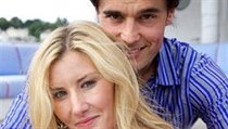 Pár z pohádky. Guy Barnett s kanadskou novomanželkou Sarah. | na serveru Lidovky.cz | aktuální zprávy