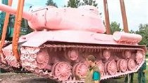 Růžový tank se vrátí do Prahy. Má připomenout 20. výročí odchodu sovětských | na serveru Lidovky.cz | aktuální zprávy