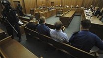 Jednání Krajského soudu v Ostravě o kauze Vítkov: druhý zprava David Vaculík a čtvrtý zprava Jaromír Lukeš. | na serveru Lidovky.cz | aktuální zprávy