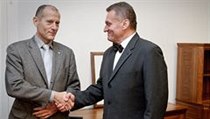 Povolební vyjednávání o pražský magistrát: Zleva Zdeněk Tůma a Bohuslav Svoboda. | na serveru Lidovky.cz | aktuální zprávy
