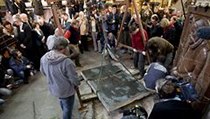 Otevírání hrobky Tycha Braha v Týnském chrámu. | na serveru Lidovky.cz | aktuální zprávy