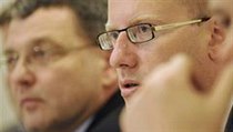 Lubomír Zaorálek, Bohuslav Sobotka a Roman Onderka po zasedání ústředního výkonného výboru strany | na serveru Lidovky.cz | aktuální zprávy