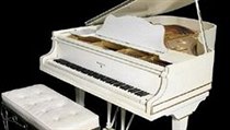 Bílé piano Elvise Presleyho | na serveru Lidovky.cz | aktuální zprávy