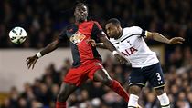 Bafetimbi Gomis (vlevo) vs. Danny Rose.