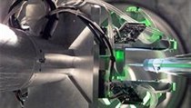 Podmínkou zahájení fúze je soustředení ohromné energie do minimálního prostoru Podmínkou zahájení fúze je soustředení ohromné energie do minimálního prostoru