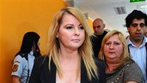 Iveta Bartošová přichází k soudu | na serveru Lidovky.cz | aktuální zprávy
