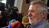 Ve volebním štábu TOP 09 v pražské Malostranské besedě hovoří s novináři kandidát na senátora Jaromír Štětina | na serveru Lidovky.cz | aktuální zprávy