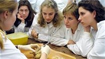 Posluchači 1. roč. lékařství. Anatomický ústav 1. lékařské fakulty UK | na serveru Lidovky.cz | aktuální zprávy