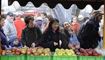 Farmářský trh na Vítězném náměstí v Praze Dejvicích | na serveru Lidovky.cz | aktuální zprávy
