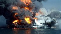 Hořící vrt Deepwater Horizon v Mexickém zálivu | na serveru Lidovky.cz | aktuální zprávy