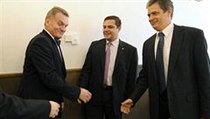 Zástupci ODS (zleva) Boris Šťastný a Bohuslav Svoboda sesešli se zástupci ČSSD Karlem Březinou a Jiřím Dienstbierem ml. (vpravo) k jednání o povolebním uspořádání na pražské radnici | na serveru Lidovky.cz | aktuální zprávy
