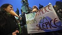 Demonstrace odpůrců koaliční spolupráce mezi ODS a ČSSD na Václavském náměstí | na serveru Lidovky.cz | aktuální zprávy
