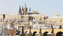 Karlův most a zasněžené Hradčany | na serveru Lidovky.cz | aktuální zprávy