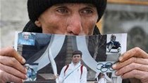 Otec mrtvého sáňkaře David Kumaritašvili truchlí nad ztrátou syna Nodara. | na serveru Lidovky.cz | aktuální zprávy