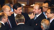 Jednání ve Sněmovně. Poslanci ČSSD se radí. | na serveru Lidovky.cz | aktuální zprávy