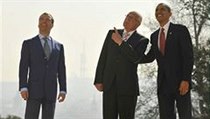 Dmitrij Medveděv, Václav Klaus a Barack Obama v zahradách Pražského hradu. | na serveru Lidovky.cz | aktuální zprávy
