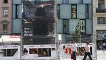Nový monument na náměstí Svobody v Brně zatím zůstává zahalený. | na serveru Lidovky.cz | aktuální zprávy