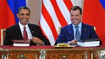 Barack Obama a Dmitrij Medveděv po podpisu smlouvy. | na serveru Lidovky.cz | aktuální zprávy