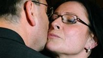 Předseda ODS Nečas gratuluje Miroslavě Němcové ke zvolení do funkce první místopředsedkyně strany. | na serveru Lidovky.cz | aktuální zprávy
