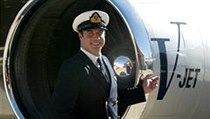 John Travolta před svým letadlem. | na serveru Lidovky.cz | aktuální zprávy