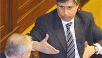 Ministr financí Eduard Janota a premiér Jan Fischer na schůzi sněmovny. | na serveru Lidovky.cz | aktuální zprávy