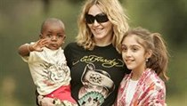 Madonna se svými dvěma adoptovanými dětmi | na serveru Lidovky.cz | aktuální zprávy