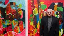 Otakar Slavík před svými obrazy Otakar Slavík před svými obrazy