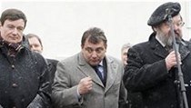 Jiří Paroubek a David Rath při slavnostním odhalení sochy T.G. Masaryka v Lánech | na serveru Lidovky.cz | aktuální zprávy