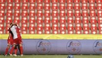 Bohemians 1905 - SK Slavia Praha (slávisté oslavují vyrovnání) | na serveru Lidovky.cz | aktuální zprávy
