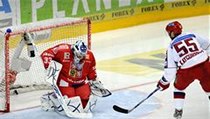 Karjala Cup: Rusko - Česko (zleva: Alexei Kaygorodov a Jakub Štěpánek) | na serveru Lidovky.cz | aktuální zprávy