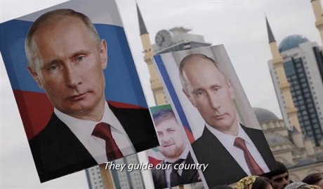 Vedou nai zemi: Obí portréty Vladimira Putina a Ramzana Kadyrova v ulicích...